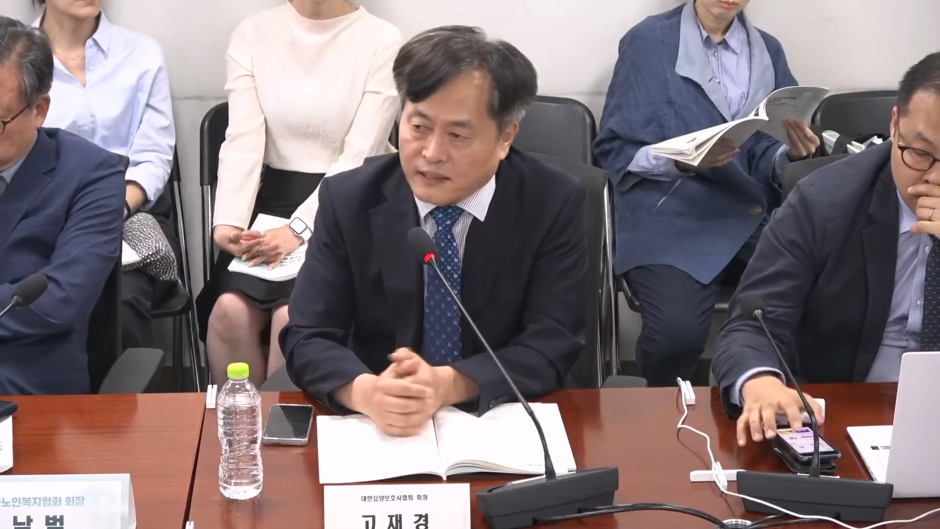 요양보호사 사회복지사 호봉제 및 표준임금제 도입해야 한다